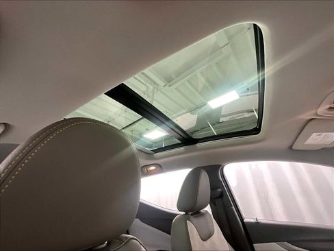 Used 2022 Chevrolet Bolt EUV Premier w/ Sun & Sound Package image 23