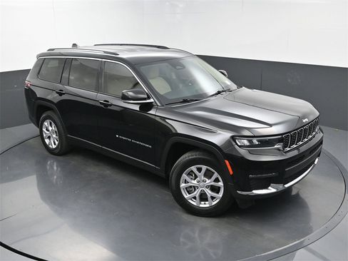 Used 2022 Jeep Grand Cherokee L Limited w/ Luxury Tech Group II image 38