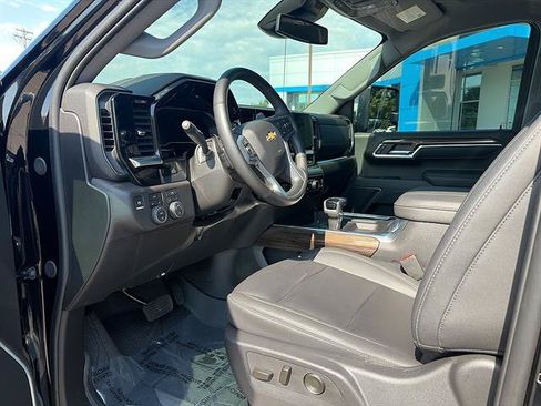Used 2025 Chevrolet Silverado 1500 LT w/ Leather Package AWD/4WD image 11