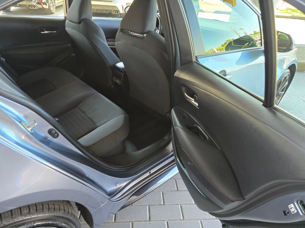 Used 2025 Toyota Corolla SE w/ SE Premium Package FWD image 13