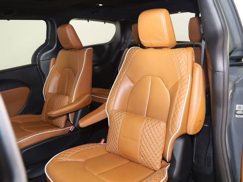 Used 2024 Chrysler Pacifica Pinnacle image 53