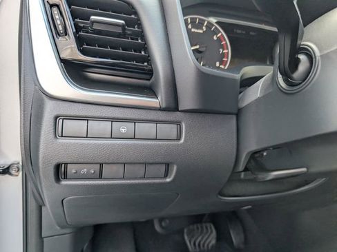 Used 2023 Nissan Rogue SV AWD/4WD image 11