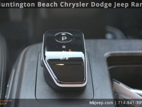 Used 2025 Nissan Ariya FWD image 16