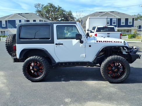 Used 2015 Jeep Wrangler Rubicon w/ Power Convenience Group AWD/4WD image 4