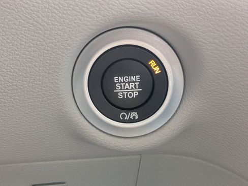 Used 2017 Chrysler Pacifica Touring-L FWD image 25