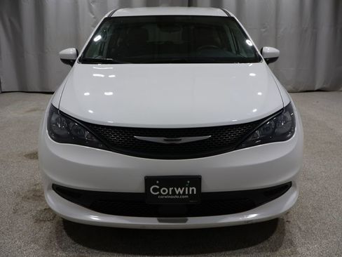 Used 2023 Chrysler Voyager LX image 9