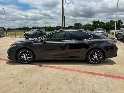 Used 2023 Toyota Camry SE FWD image 6