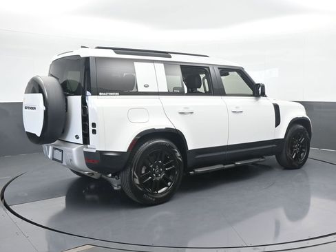 Used 2022 Land Rover Defender 110 S image 6