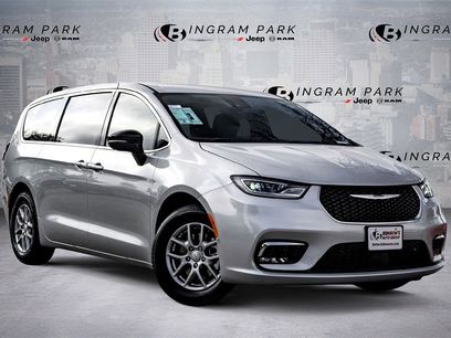 New 2026 Chrysler Pacifica Select
