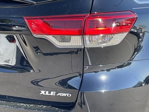 Used 2017 Toyota Highlander XLE image 6