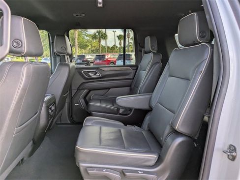 Used 2023 Chevrolet Suburban Premier image 15