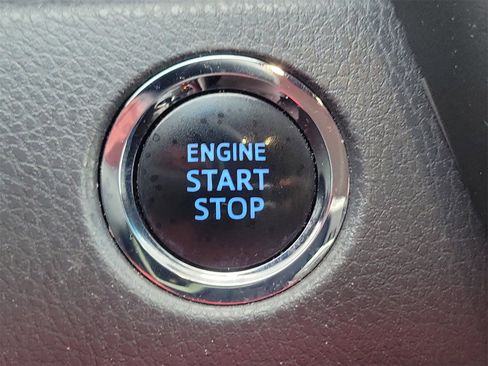 Certified 2018 Toyota Camry XLE image 29