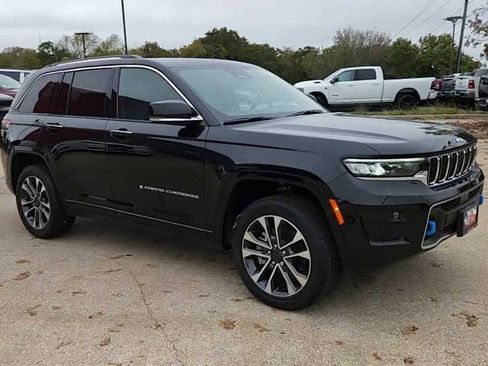 Used 2024 Jeep Grand Cherokee Overland w/ Advanced Protech Group III image 2