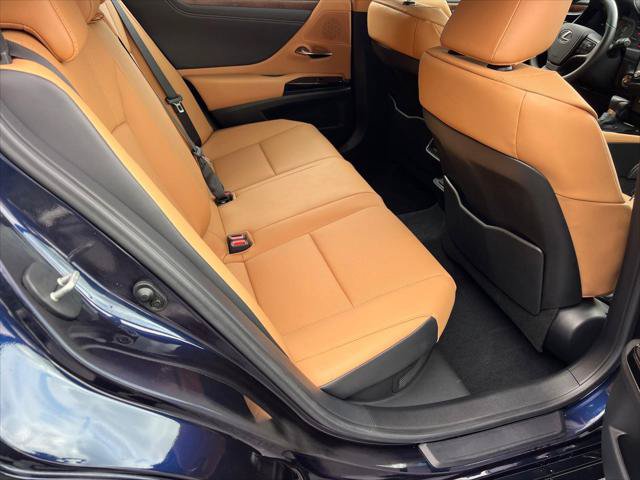 Certified 2025 Lexus ES 300h w/ Premium Package FWD image 16