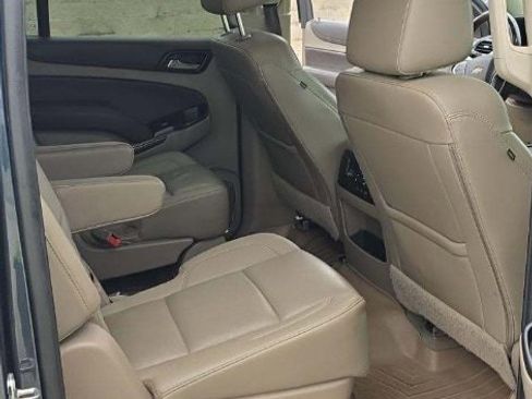 Used 2019 Chevrolet Suburban LT image 17