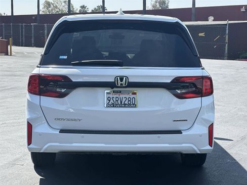 Used 2025 Honda Odyssey Touring image 5