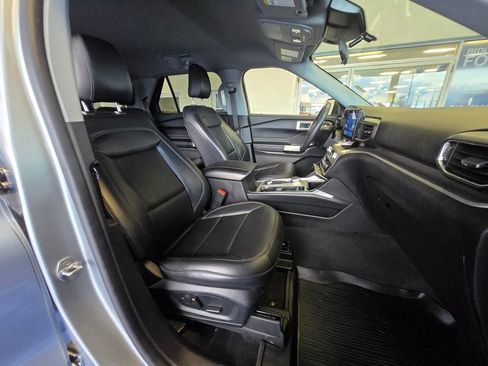 Used 2022 Ford Explorer XLT w/ Equipment Group 202A image 26