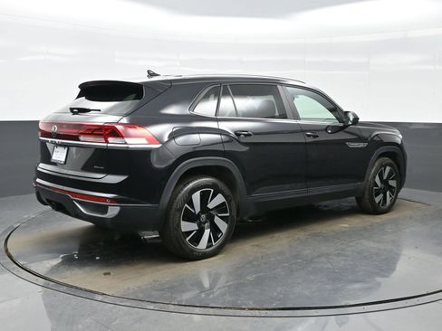 Used 2024 Volkswagen Atlas Cross Sport SE image 6