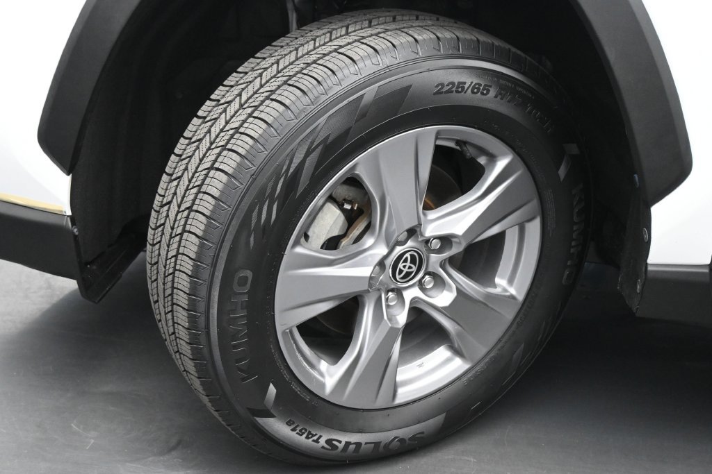 Used 2022 Toyota RAV4 XLE w/ Convenience Package FWD image 20