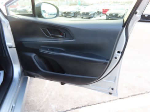 Used 2024 Toyota Prius LE image 9