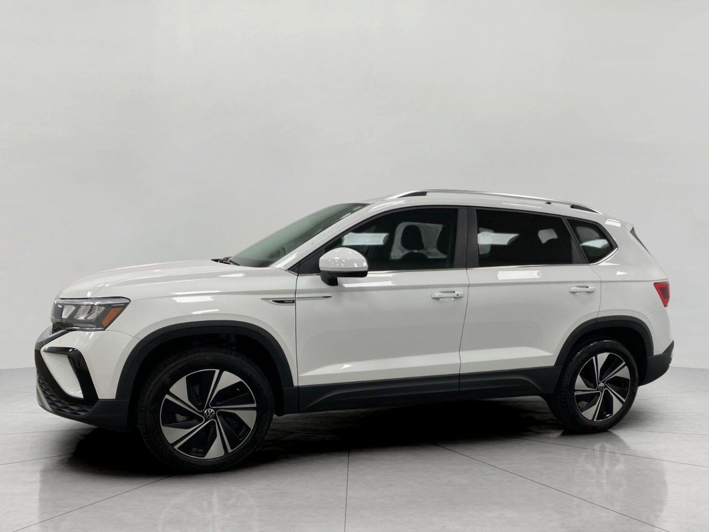 Used 2023 Volkswagen Taos SE w/ Panoramic Sunroof Package AWD/4WD image 8