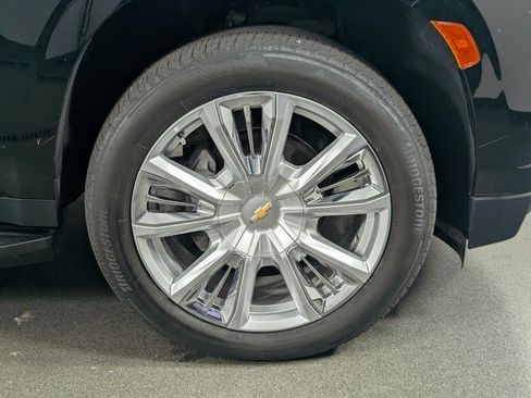Used 2023 Chevrolet Suburban High Country image 11