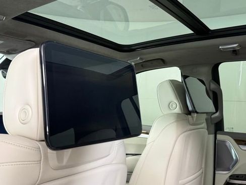 Used 2025 Cadillac Escalade ESV Sport Platinum AWD/4WD image 29