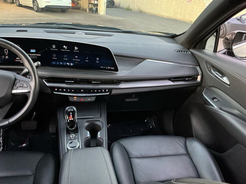 Used 2024 Cadillac XT4 Premium Luxury image 17