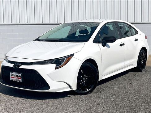 Used 2021 Toyota Corolla LE FWD image 2