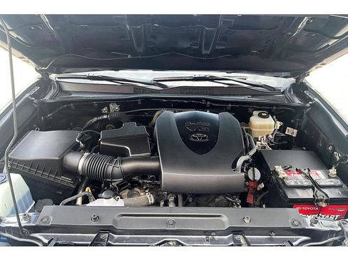 Used 2022 Toyota Tacoma TRD Off-Road AWD/4WD image 10