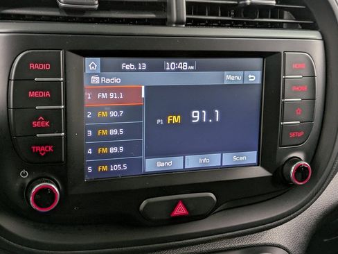 Used 2020 Kia Soul LX image 11