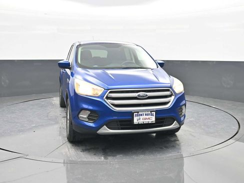 Used 2017 Ford Escape SE image 2