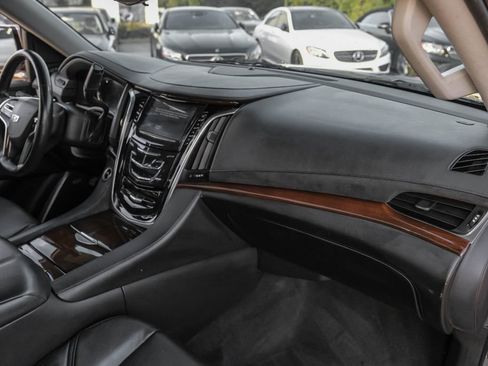 Used 2020 Cadillac Escalade ESV Luxury w/ Escalade Sport Edition image 10