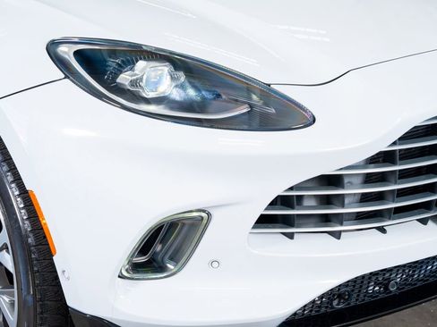 Used 2021 Aston Martin DBX AWD/4WD image 8