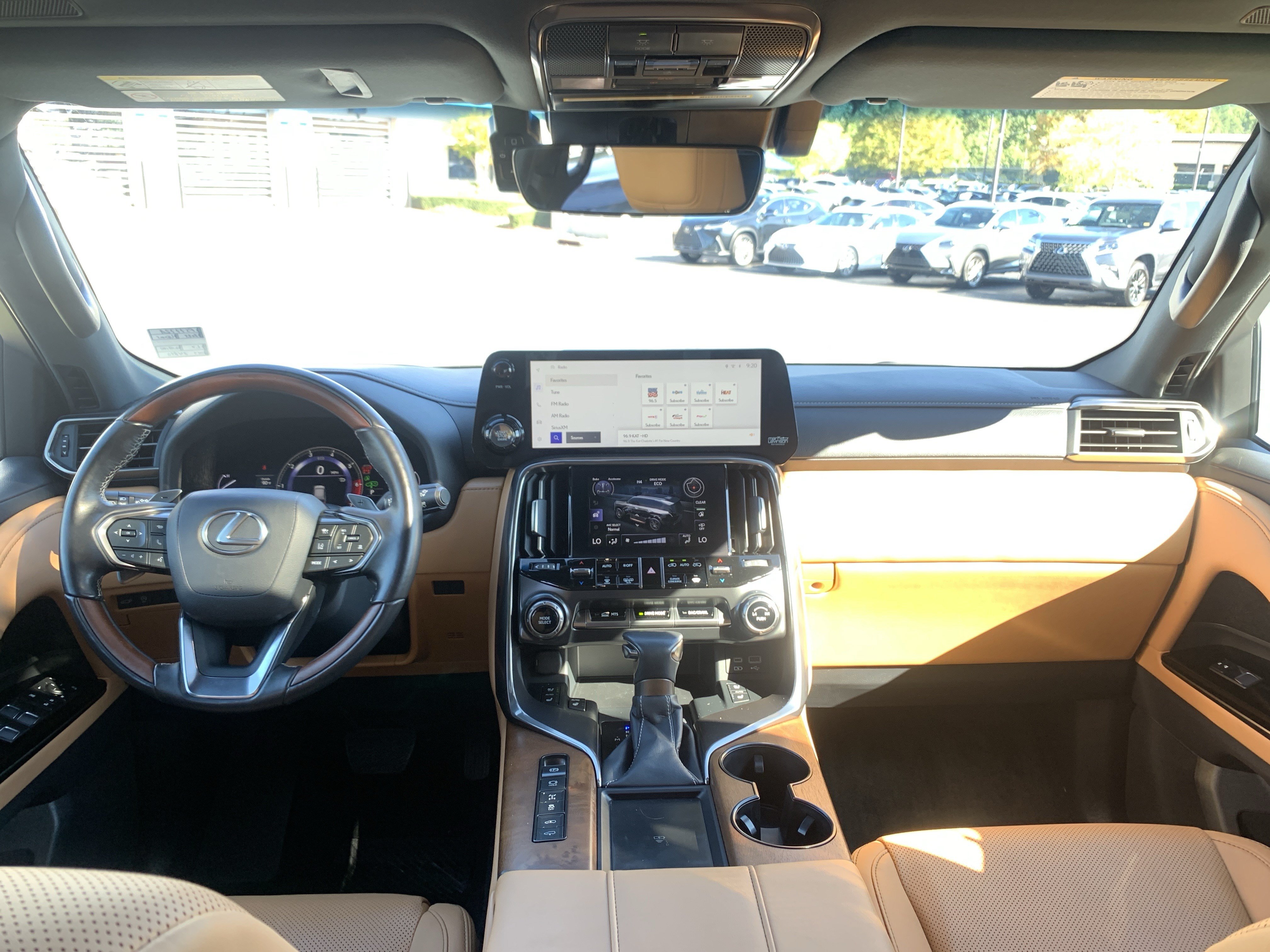 Used 2023 Lexus LX 600 4WD w/ Luxury Package image 30