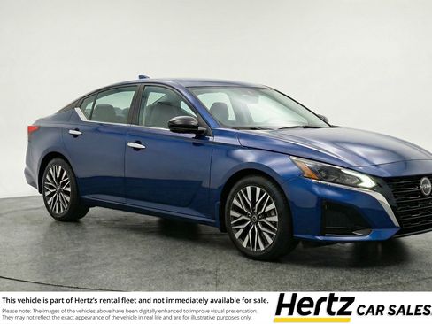 Used 2025 Nissan Altima 2.5 SV FWD image 1