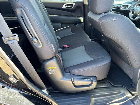 Used 2020 Nissan Pathfinder SV image 15