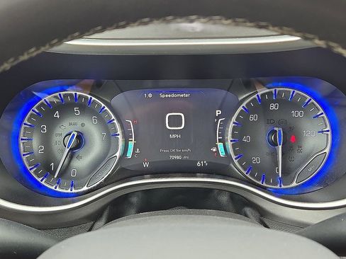 Used 2024 Chrysler Pacifica Touring-L FWD image 25