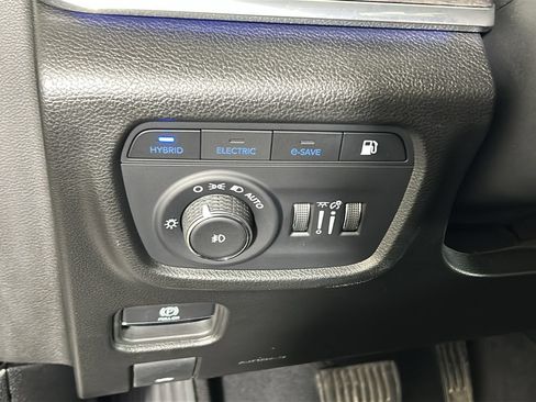 Used 2023 Jeep Grand Cherokee Overland AWD/4WD image 23