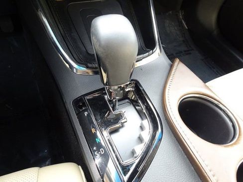 Used 2017 Toyota Avalon Limited image 17