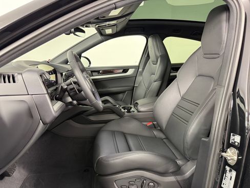 Certified 2026 Porsche Cayenne E-Hybrid Coupe AWD/4WD image 5