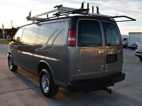 Used 2010 Chevrolet Express 2500 image 5