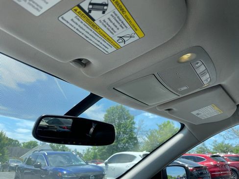 Used 2019 Nissan Pathfinder SL AWD/4WD image 36