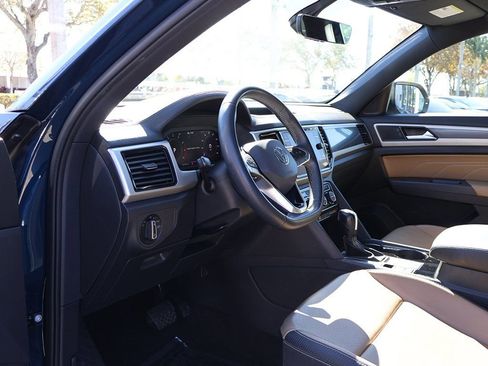 Used 2022 Volkswagen Atlas Cross Sport SE w/ Panoramic Sunroof Package image 26