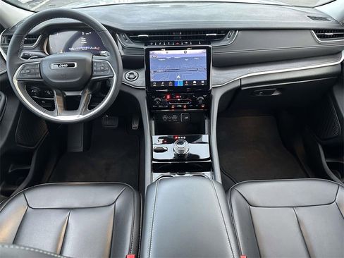 Used 2023 Jeep Grand Cherokee Limited image 14