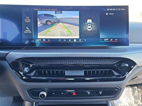 Used 2025 BMW 330i Sedan w/ M Sport Package image 23