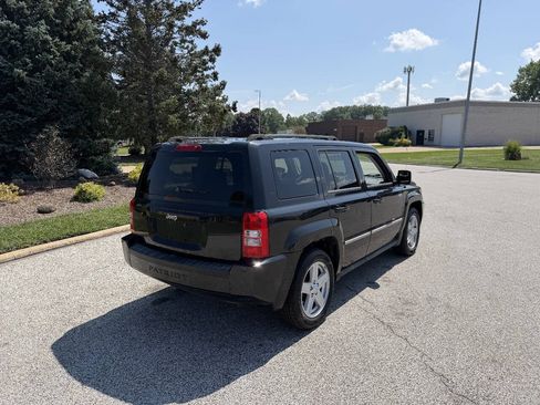 Used 2010 Jeep Patriot Latitude FWD image 4