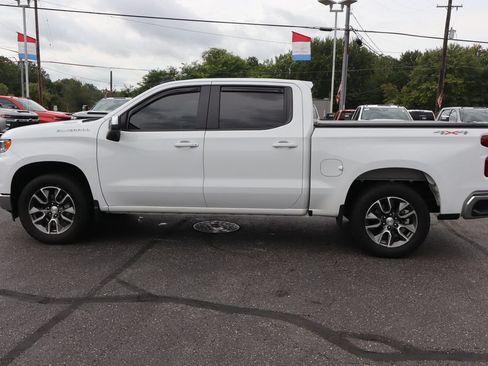 Used 2024 Chevrolet Silverado 1500 LT AWD/4WD image 19