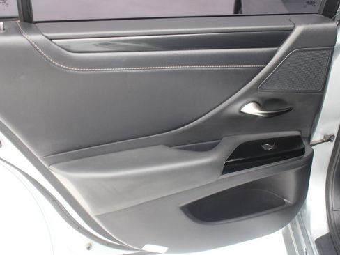 Used 2022 Lexus ES 300h w/ Accessory Package 2 FWD image 13
