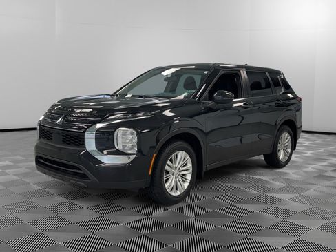 Used 2023 Mitsubishi Outlander ES AWD/4WD image 4